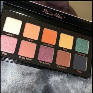 Violet Voss Essentials Eyeshadow palette